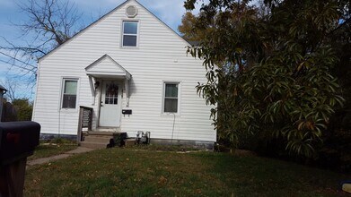 Building Photo - 113 Benton St