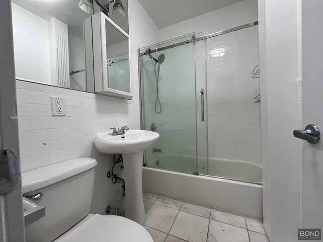 Building Photo - 307 Mott St