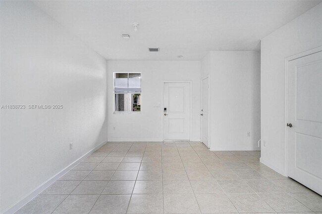 Building Photo - 2649 SE 13th St