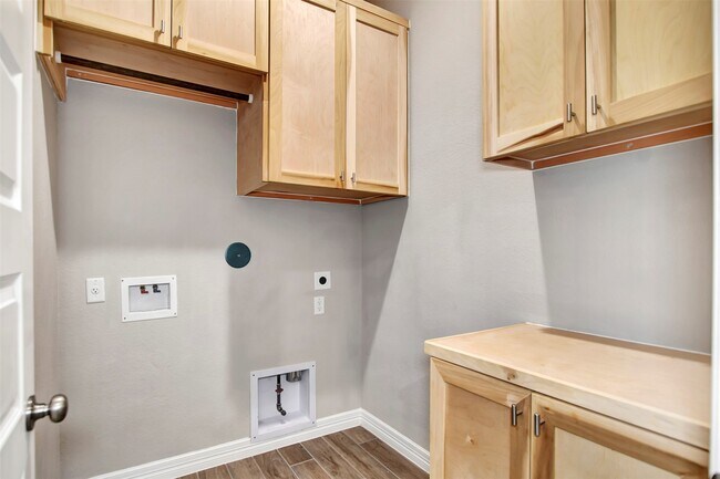 Building Photo - 360 Mallorn Ln