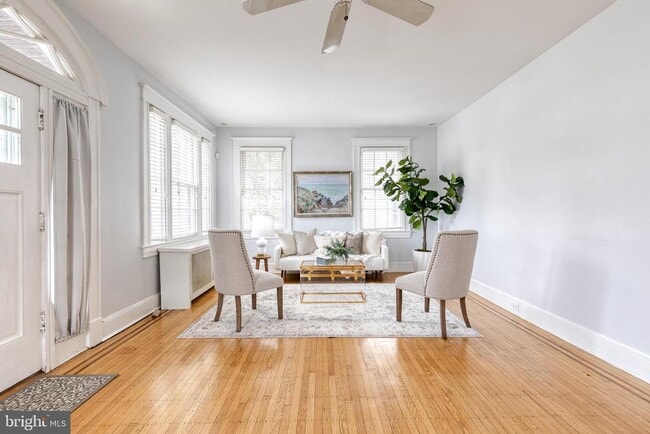 Building Photo - 401 E Lake Ave