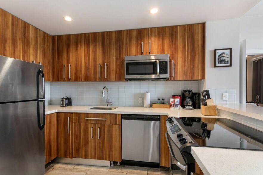 Building Photo - 925 Common St