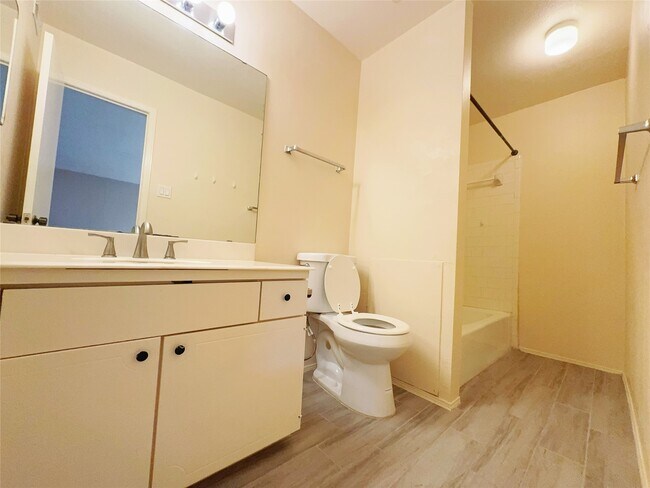 Building Photo - 12633 Memorial Dr