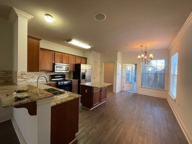 Building Photo - Spacious 3 Bedroom Condo in a Gated Community