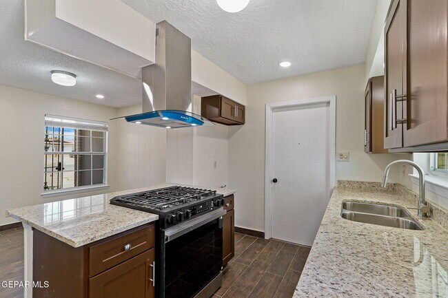 Building Photo - 2608 Dan Sikes Dr