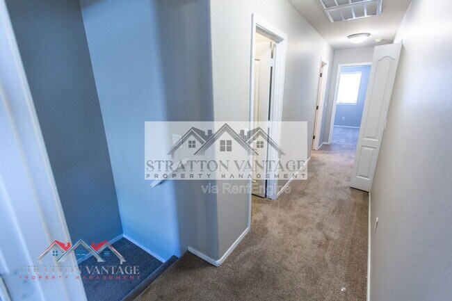 Building Photo - 10013 E Impala Ave