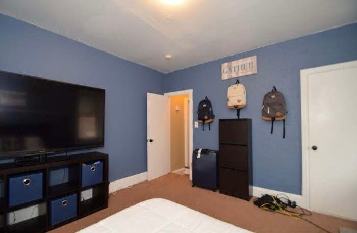 Building Photo - 245 Pensdale St