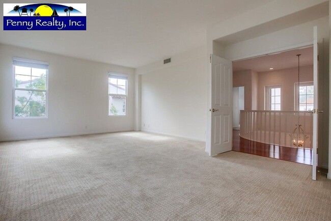 Building Photo - Stunning 4 Bedroom 3.5 Bath Home in the Co...
