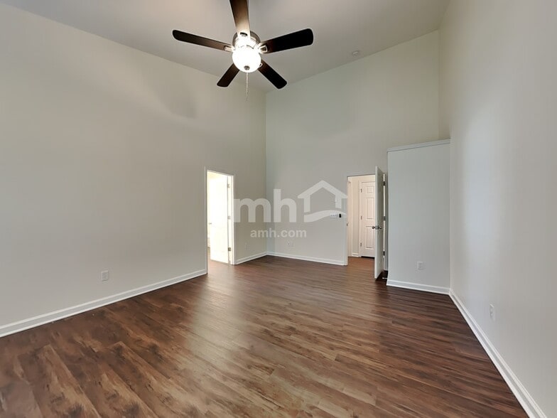 Building Photo - 4205 Lindsey Ln