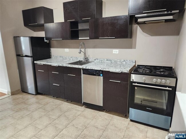 Building Photo - 68 W Main St