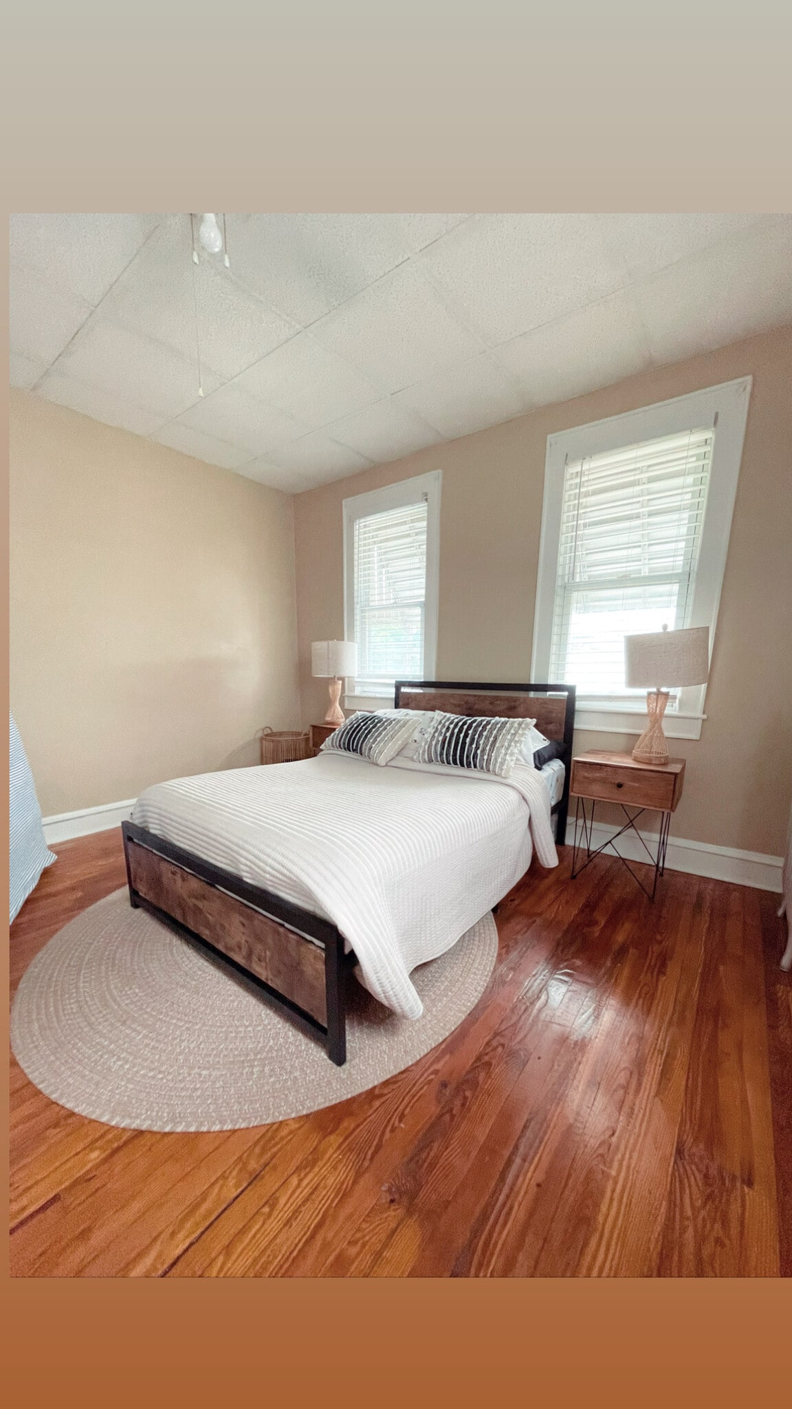 bedroom - 1037 Beech St