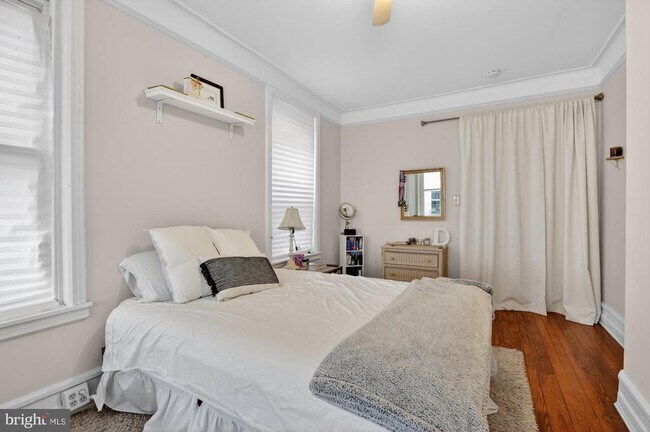 Building Photo - 2322 Poplar St