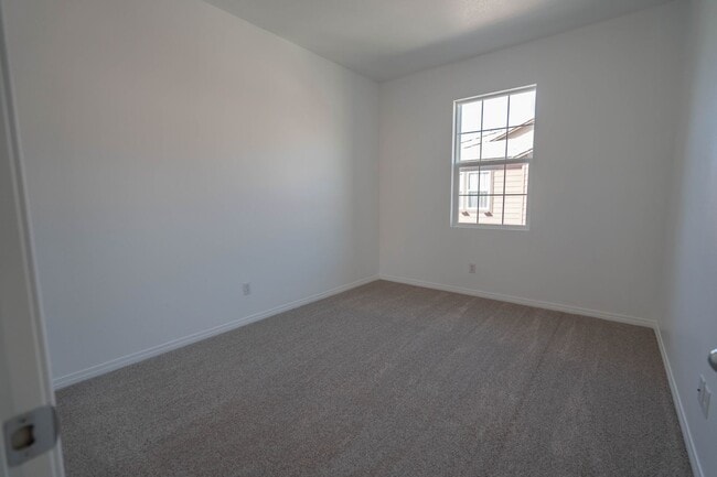 Building Photo - COMING SOON! Santa Clarita 3-Bedroom River...