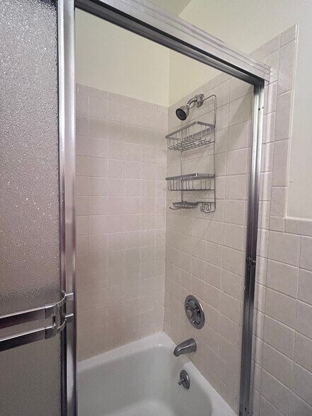 Building Photo - 302 Lake Ave