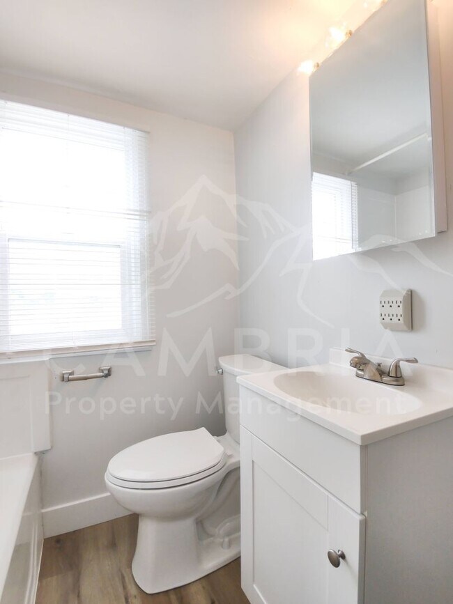 Building Photo - 1015 E 2700 S