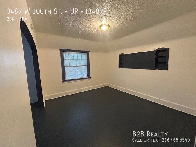 Building Photo - Spacious Two-Bedroom Unit in a Charming Mu...