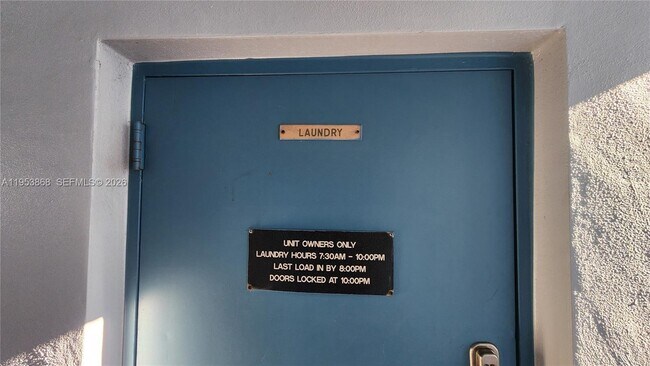 Building Photo - 981 Hillcrest Ct