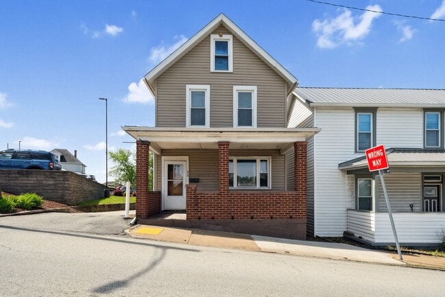 Building Photo - Stunning 3 Bedroom home in Greensburg!
