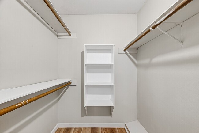Building Photo - 25503 Foxbriar Ln