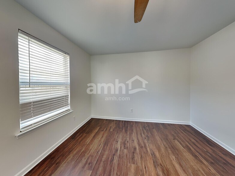 Building Photo - 3515 Herkimer Dr
