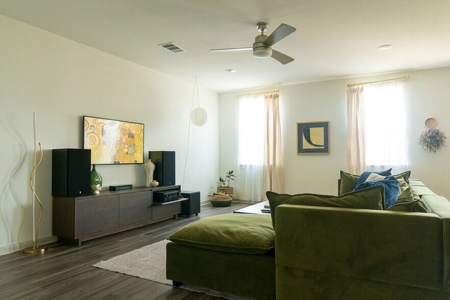 Building Photo - 7716 Jacobean WY