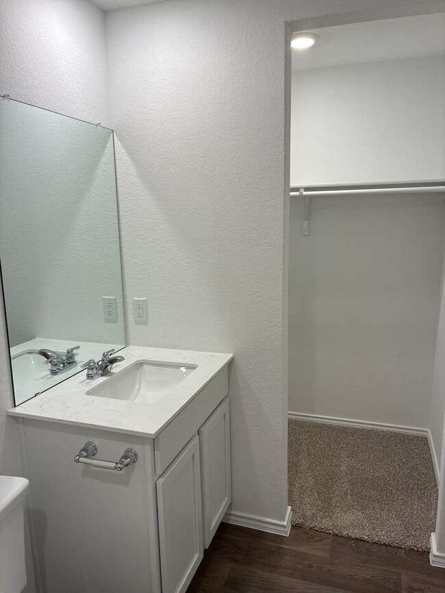 Building Photo - Charming 3BR/2BA Home in San Antonio – Mod...