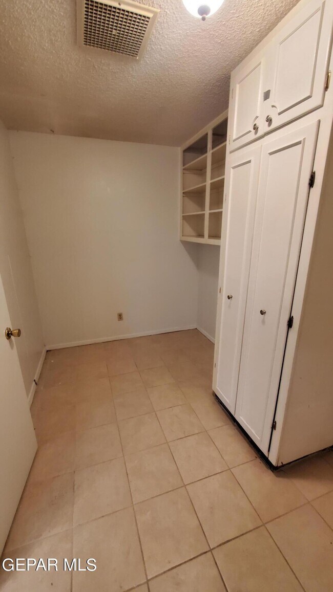 Building Photo - 332 Rio Verde Dr