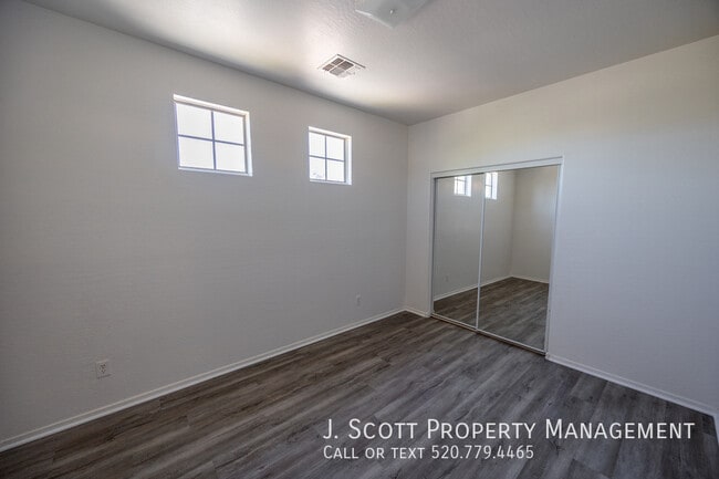 Building Photo - 3886 S Dew Drop Ln
