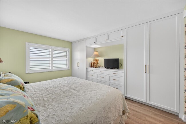 Building Photo - 3443 Gulf Shore Blvd N