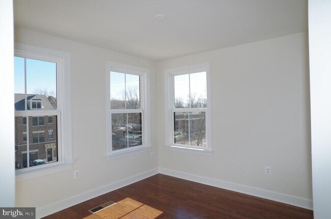 Building Photo - 3755 Signal Knob Ct