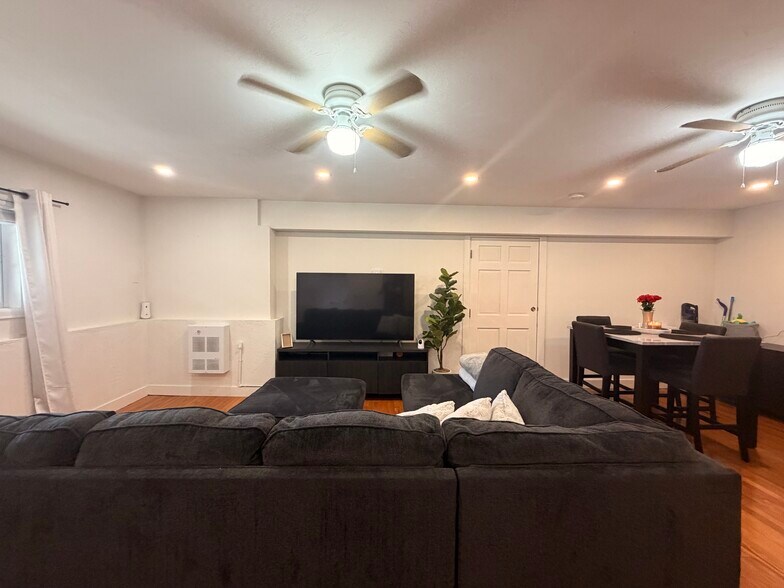 Building Photo - 532 East St