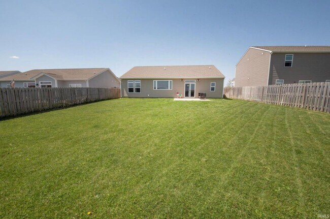 Building Photo - Beautiful Ranch Home with Open Floor Plan, Private Backyard & Luxurious Primary Suite