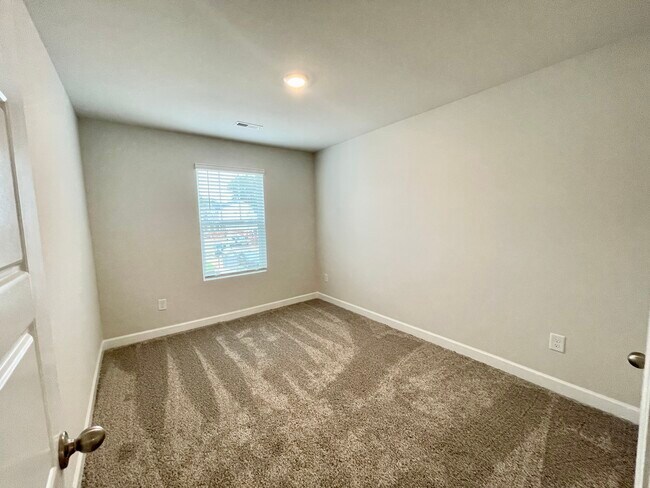 Building Photo - 614 Reese Ln