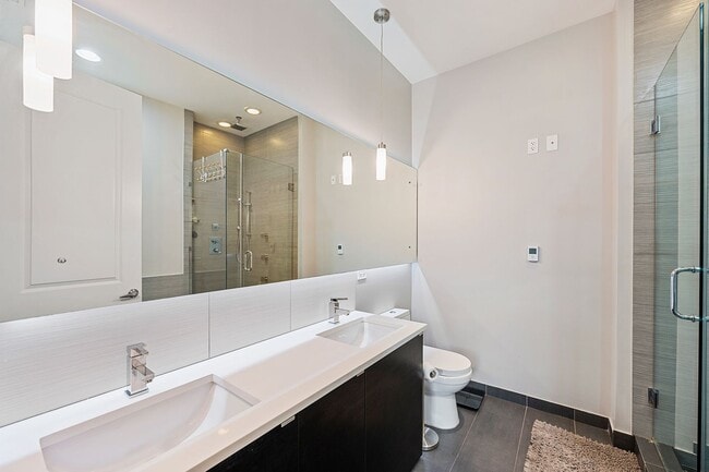 Building Photo - WICKER PARK - ULTRA MODERN 3BD/2BTH COND FOR RENT!