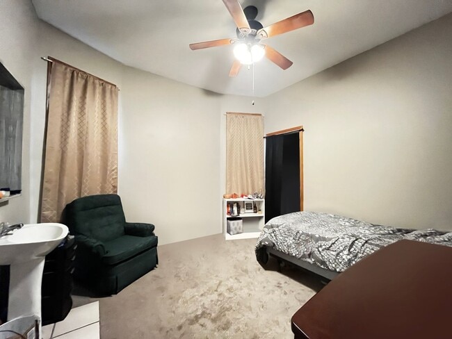 Building Photo - 1092 18th Ave SE