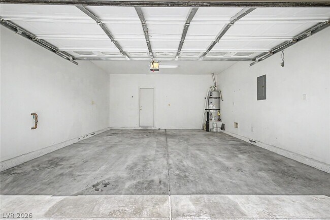 Building Photo - 2392 Predera Ave