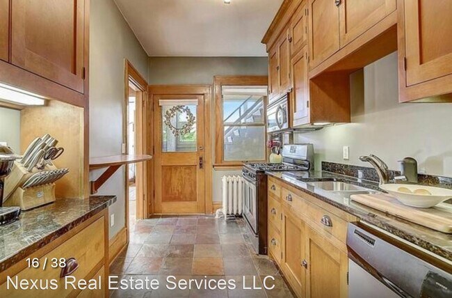 Building Photo - 2 br, 1 bath House - 3444 Grand Ave S #102