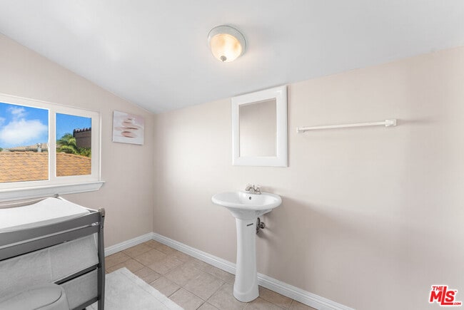 Building Photo - 18032 Mariner Dr