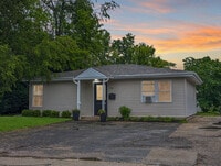 Building Photo - 950 N Brainard St