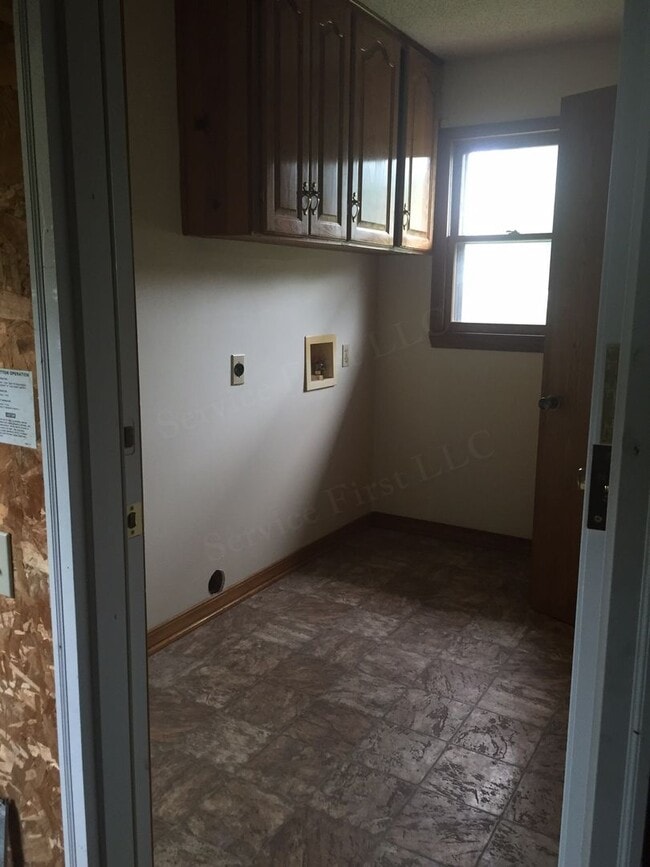 Building Photo - NICE 3 Bed 2 Bath home in Bolivar! Excellent Area!