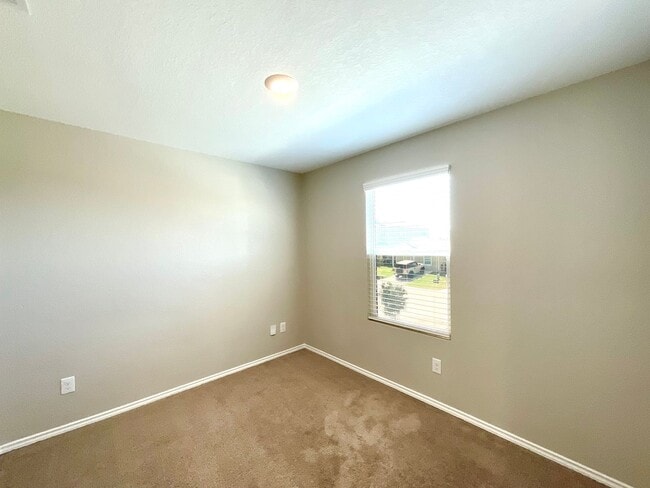 Building Photo - *MOVE IN SPECIAL* Modern Two-Story Home with Garage & Fenced Yard!
