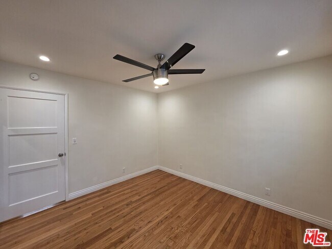 Building Photo - 102 Gaviota Ave