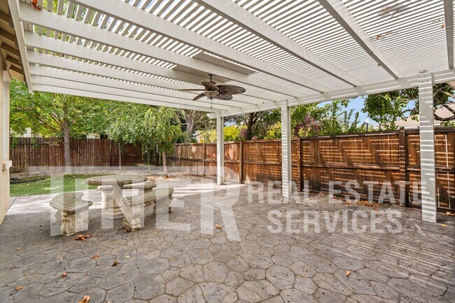 Building Photo - 1580 Charm Way