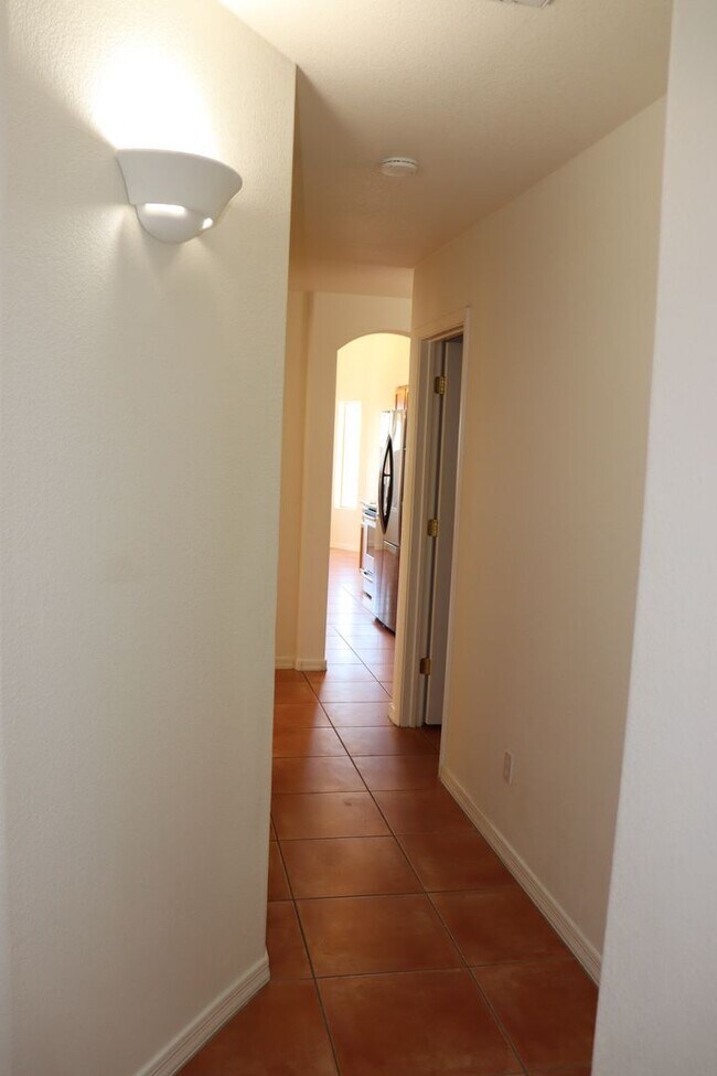 Building Photo - East Side 3 Bed 2 Bath Energy Efficient Pulte Home