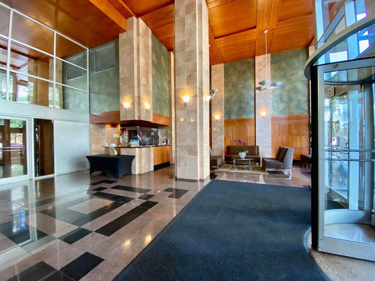 Lobby - 24hour Door Staff - 1122 N Clark St