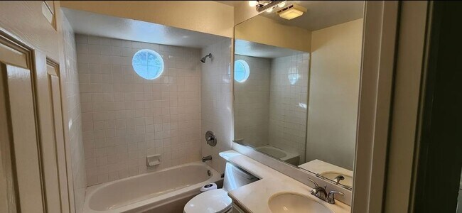 Building Photo - Beautiful Home in the Heart of Mission Viejo!