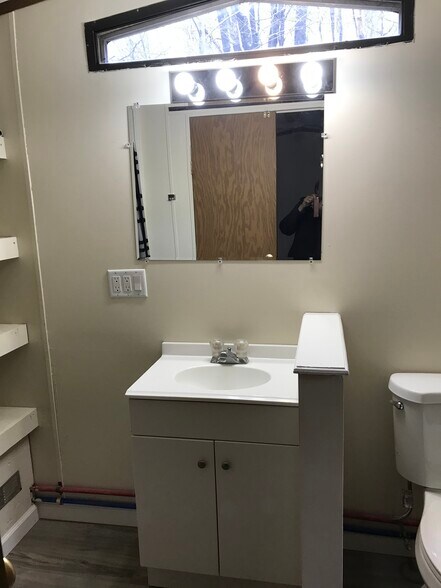 Master Bath - 104 Marina Way