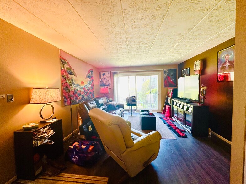 Building Photo - 422 Fleeter Ct