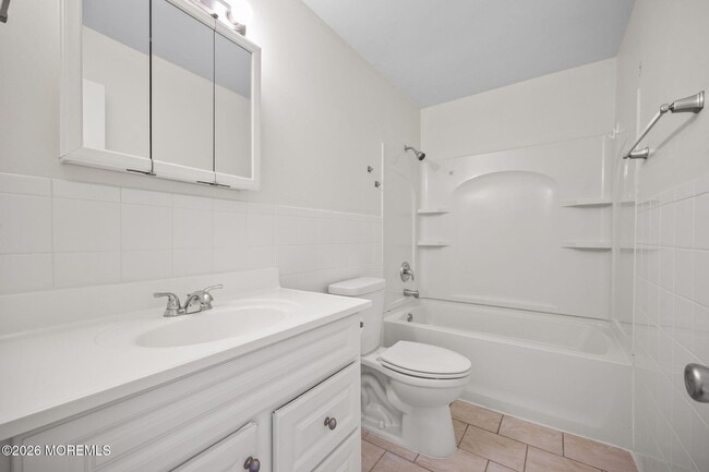 Building Photo - 330 Shore Dr