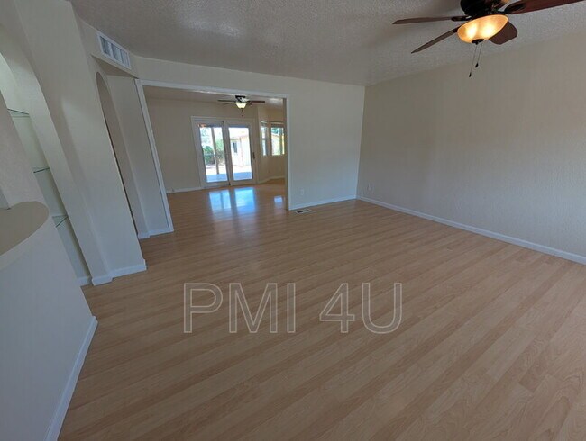 Building Photo - 4225 Penelope Pl NE